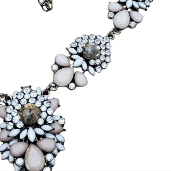 Treska Gorgeous pink and white statement necklace - Picture 5 of 5